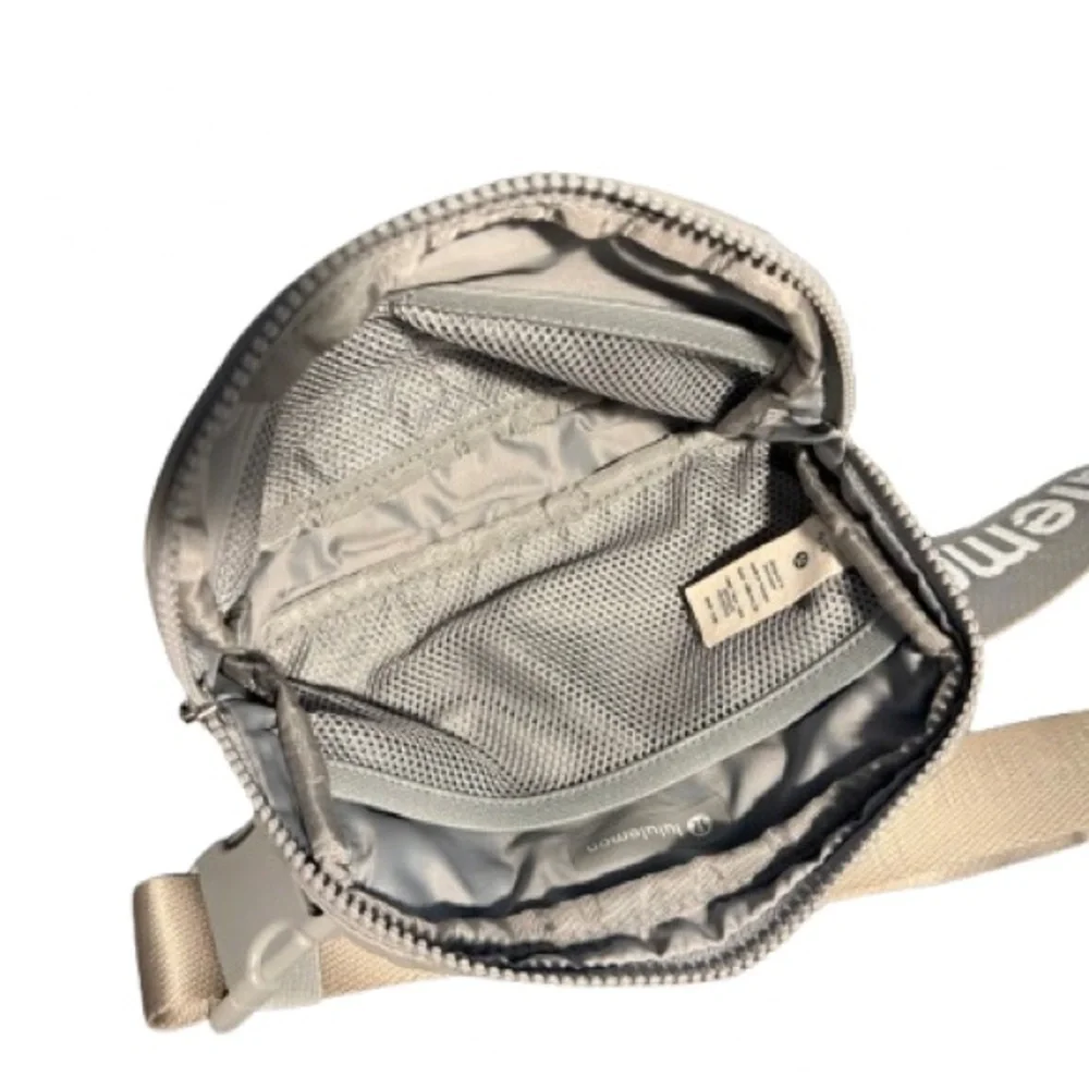 lululemon Silver everywhere Belt Bag - Picture 3 of 3